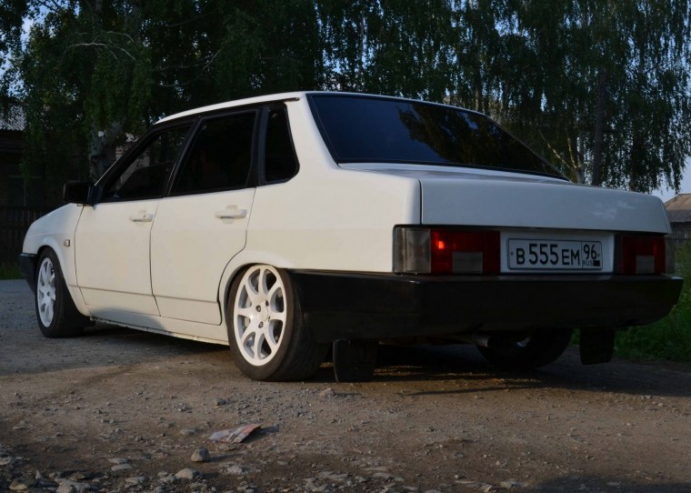 ВАЗ 21099 R 18 белые