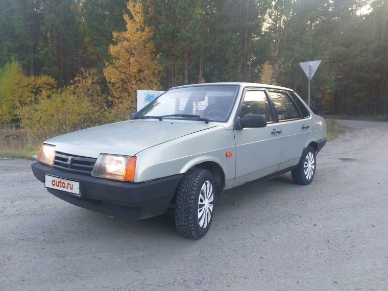 ВАЗ 21099 на белом литье