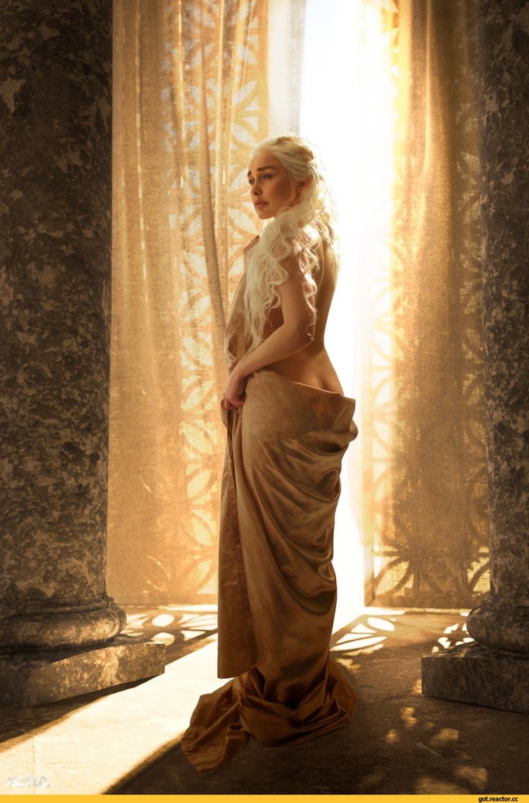 Дейенерис Таргариен ass