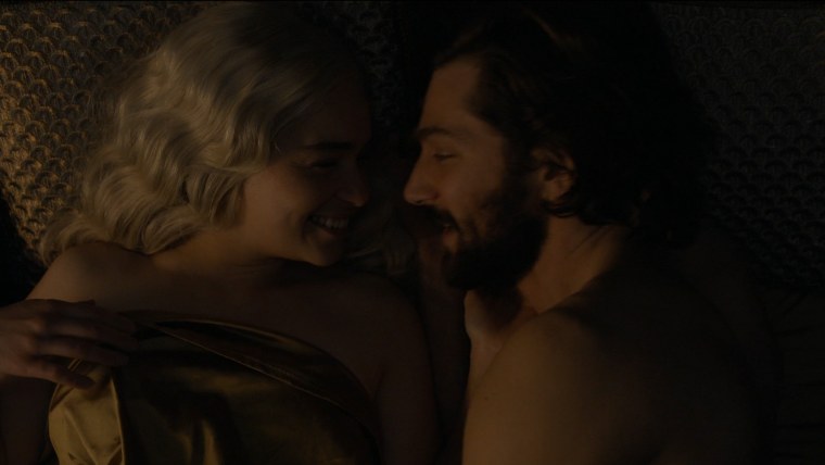 Эмилия Кларк и Дрого сцена