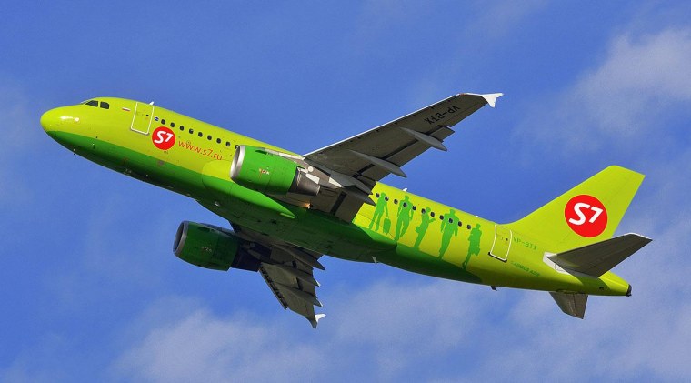 S7 Airlines Суперджет 100