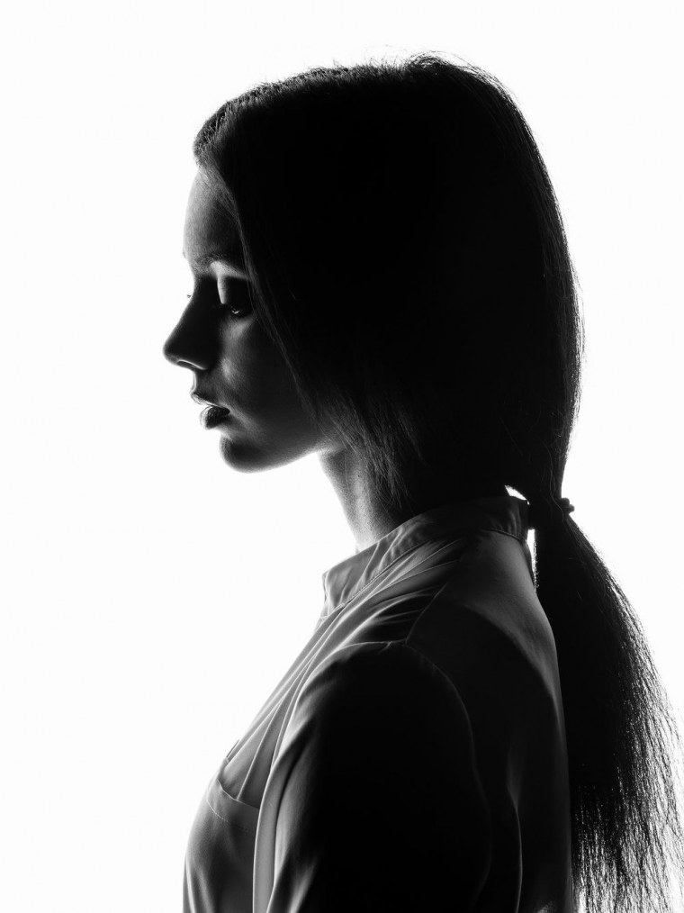 Лицо девушки сбоку