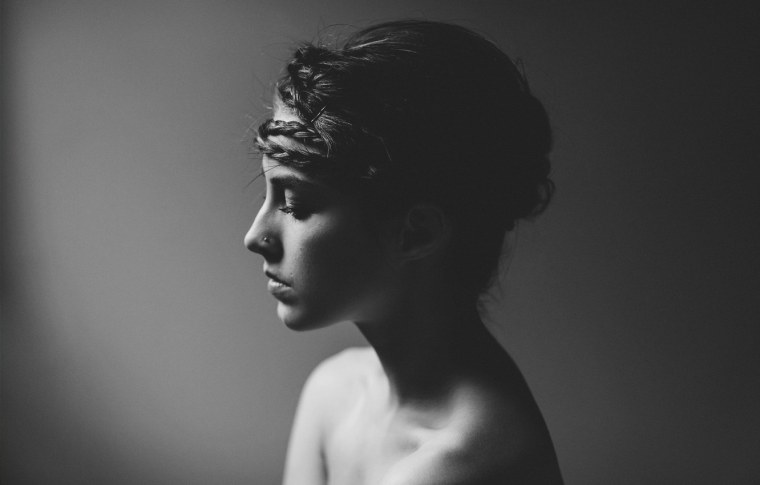 Девушка в профиль фото