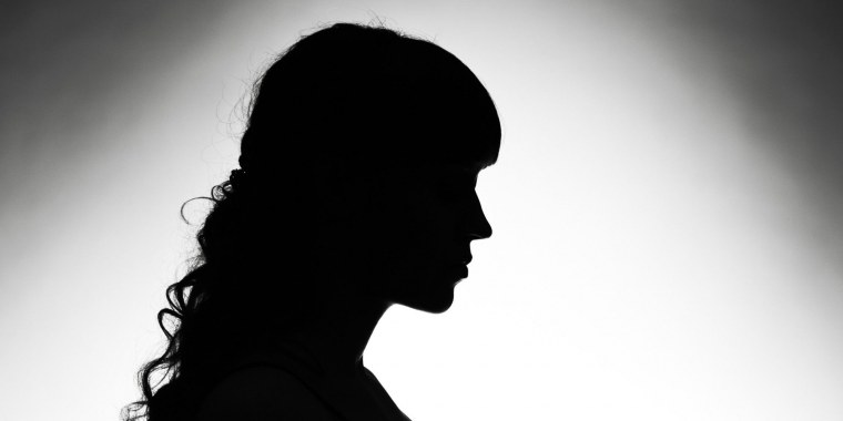 Лицо женщины в тени