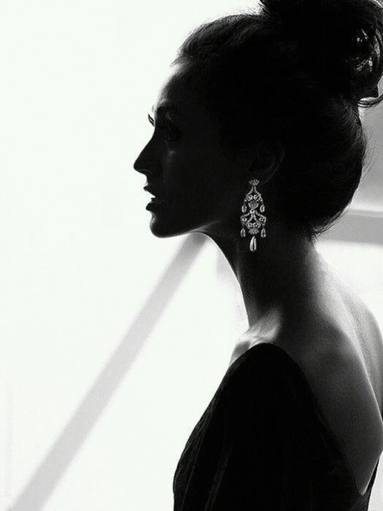 Девушка черно белое