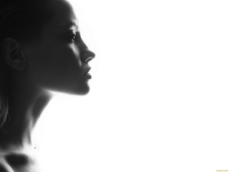 Девушка в профиль