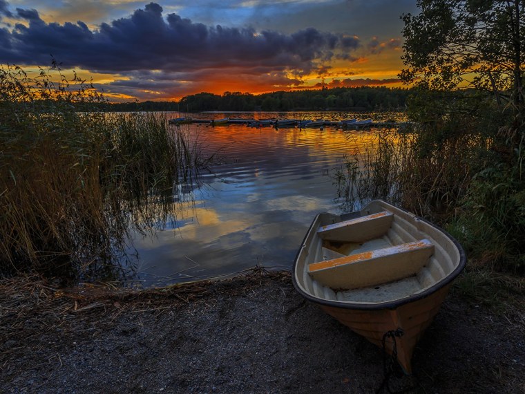 Лодка на реке