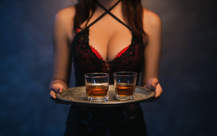 Красивые девушки и алкоголь