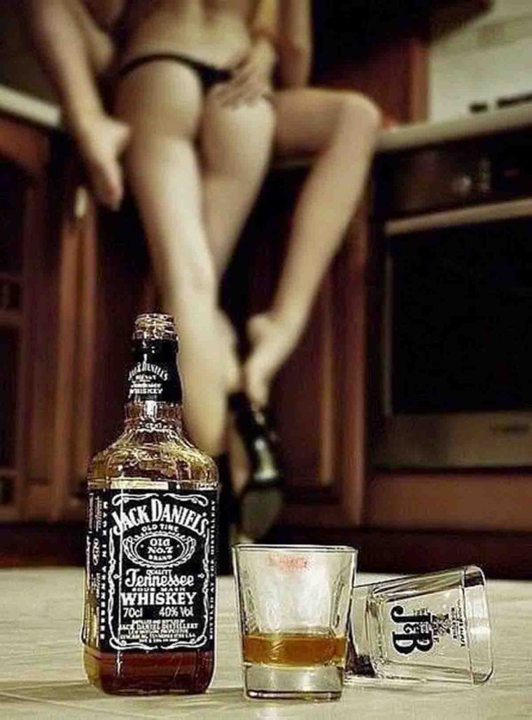 Красивые девушки и алкоголь