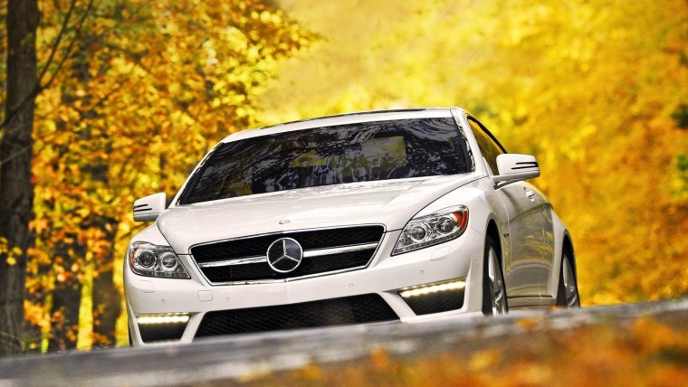 Форд Мустанг осень