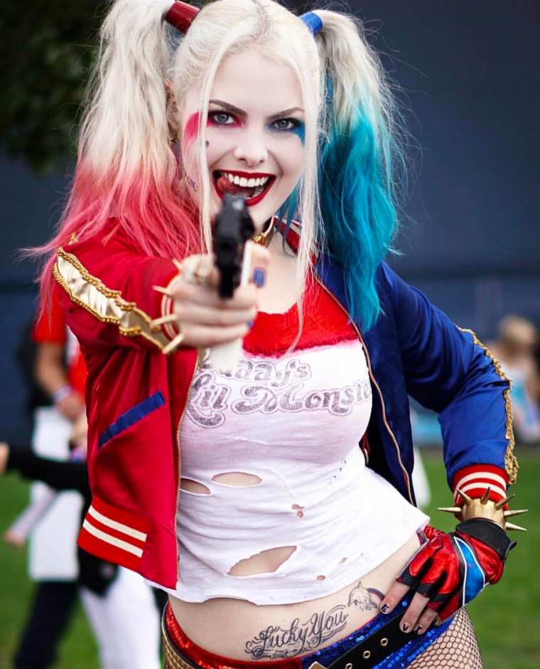 Подружка Джокера Харли Квинн