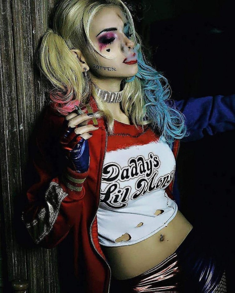 Подружка Джокера Харли Квинн