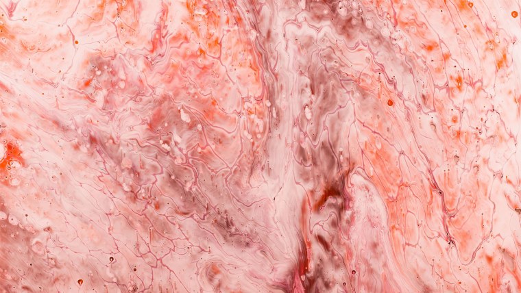 Розовый мрамор с золотом