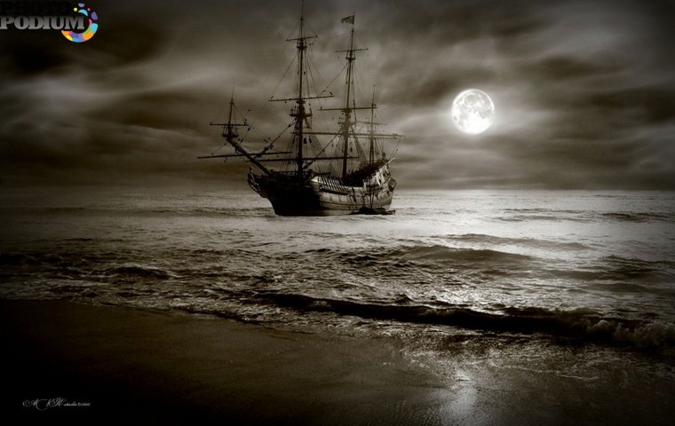 Корабль в темном море