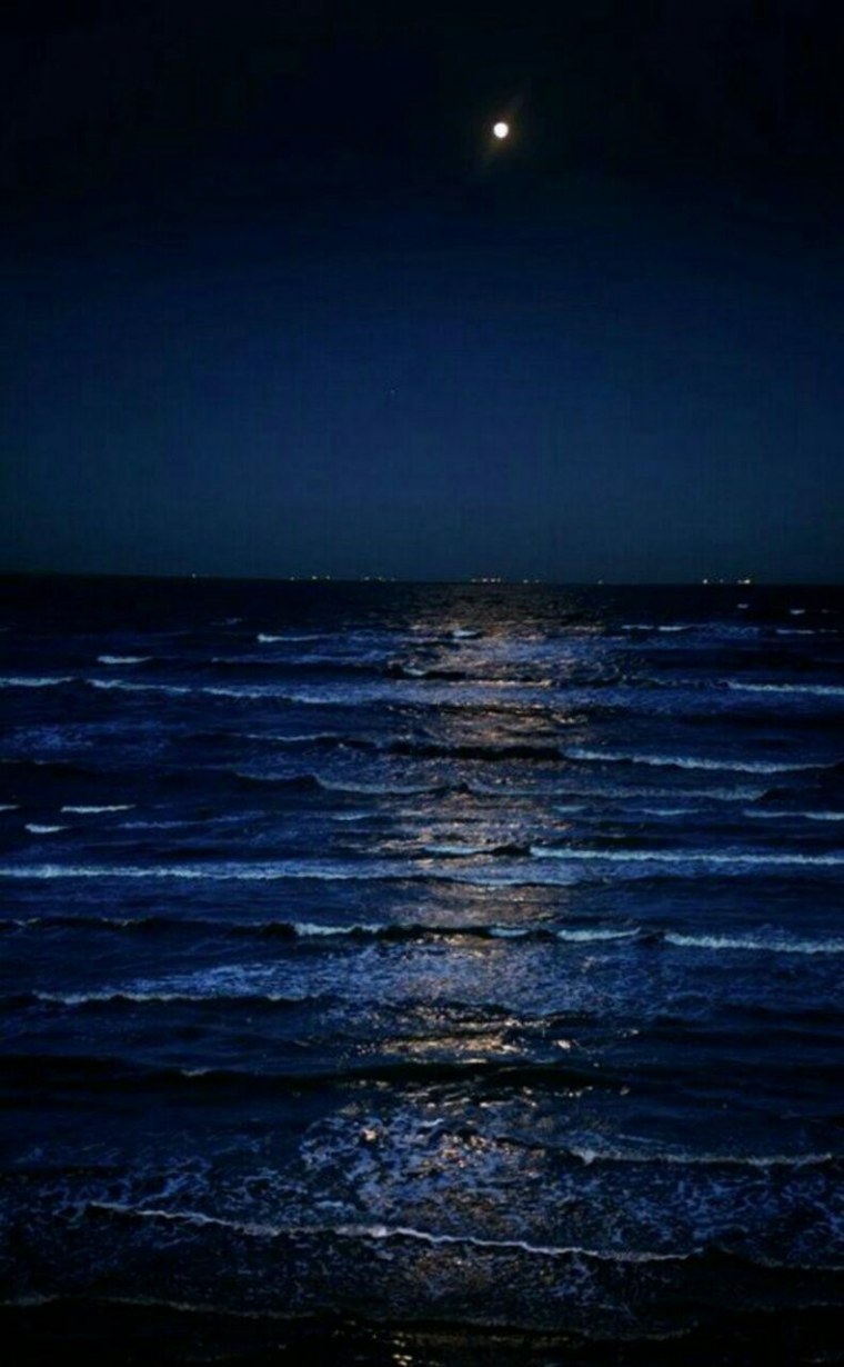 Ночь в море