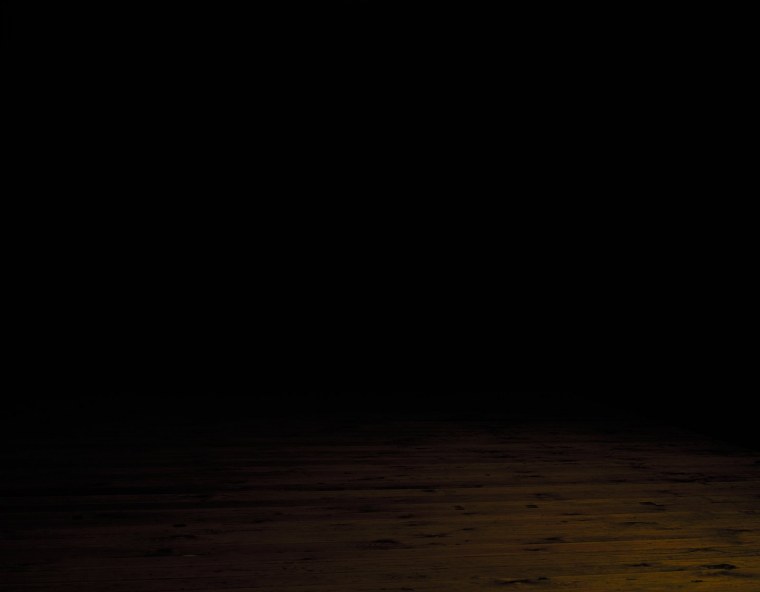 Пустая темная комната