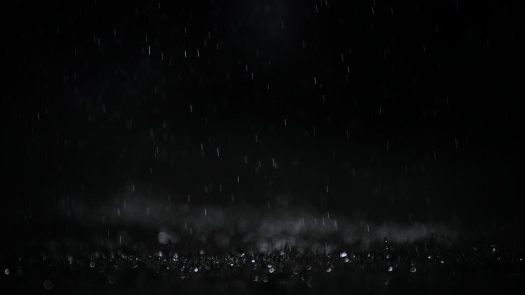 Дождь темный