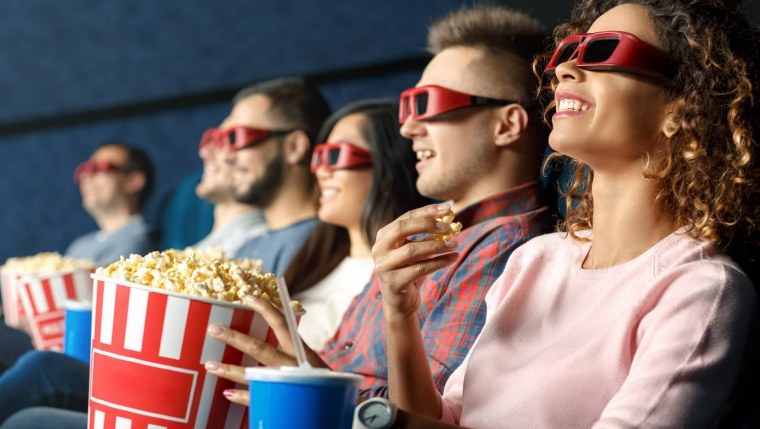 Кинотеатр и счастливый зритель