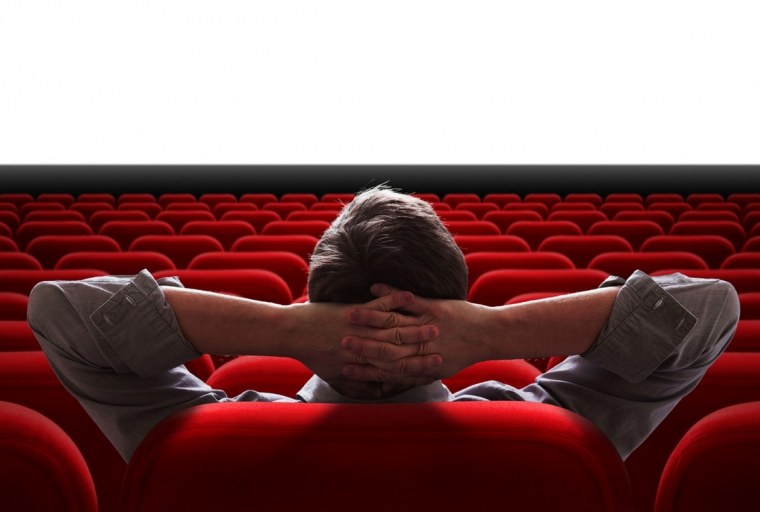 Молодежь в кинотеатре