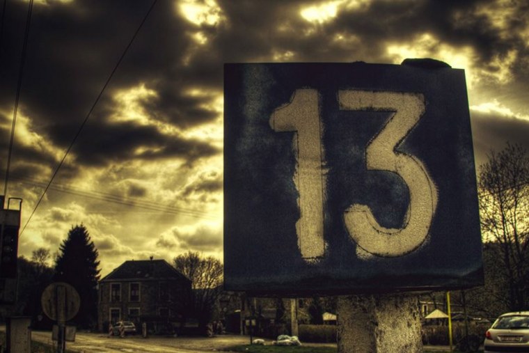 13 На черном фоне