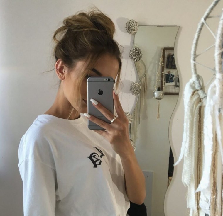 Красивые девочки с айфонами