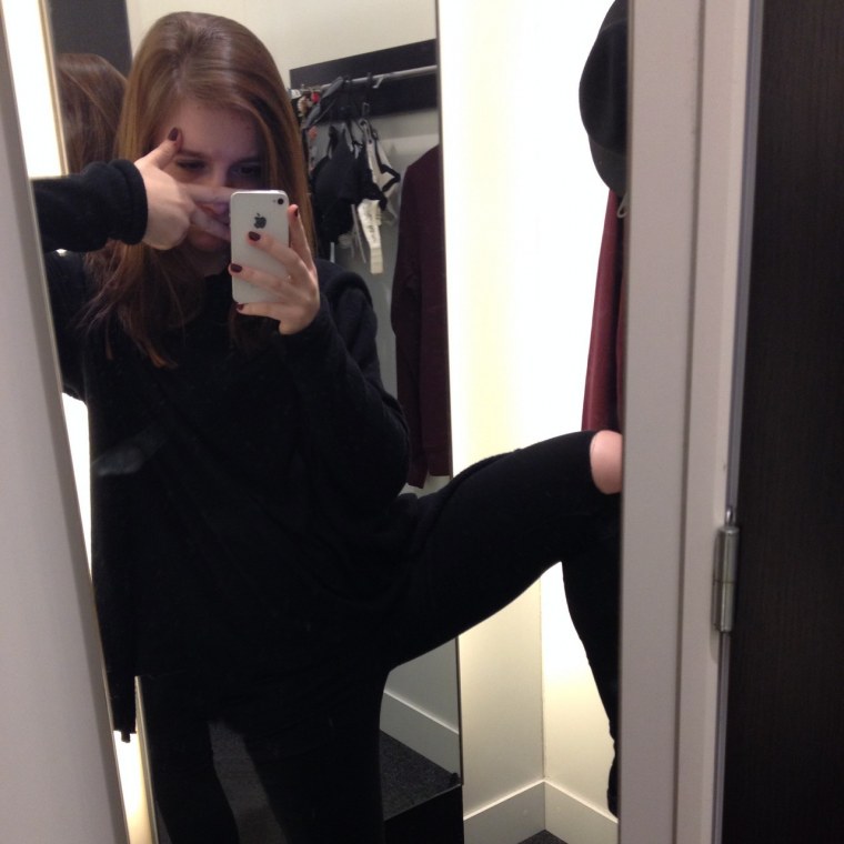 Девушка с айфоном