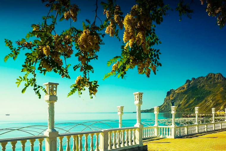 Лазурная набережная Евпатория