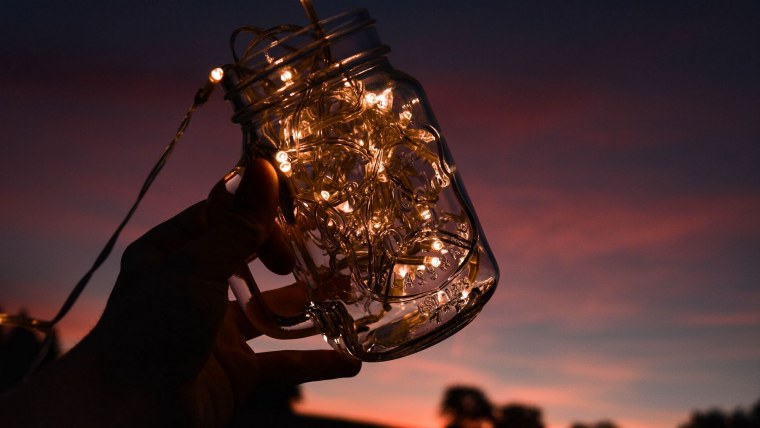 Гирлянда в руках