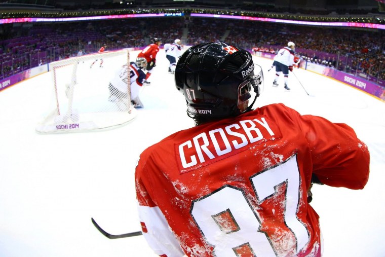 Хоккеист со спины