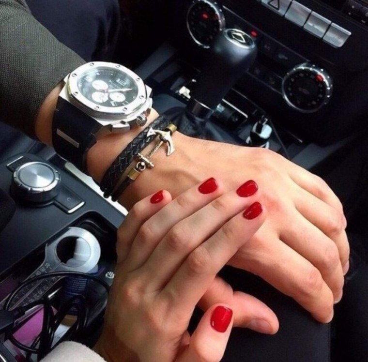 Руки мужчины и женщины