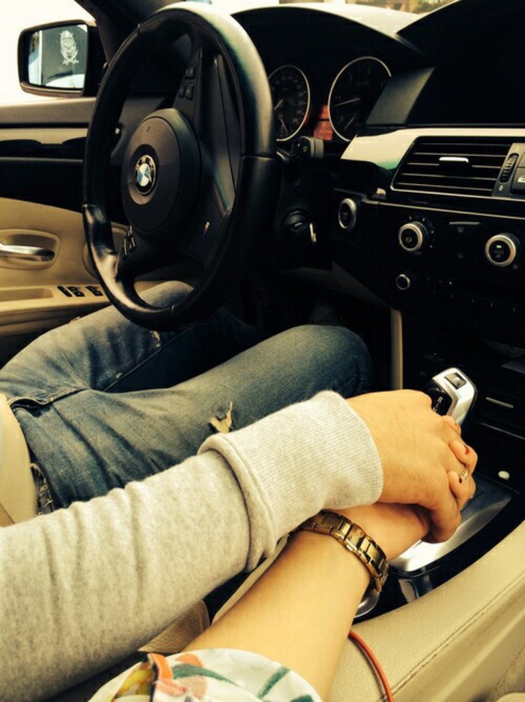 Парень с девушкой в БМВ