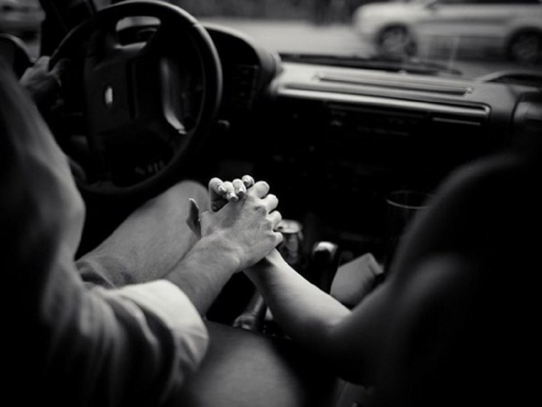 Влюбленные в машине