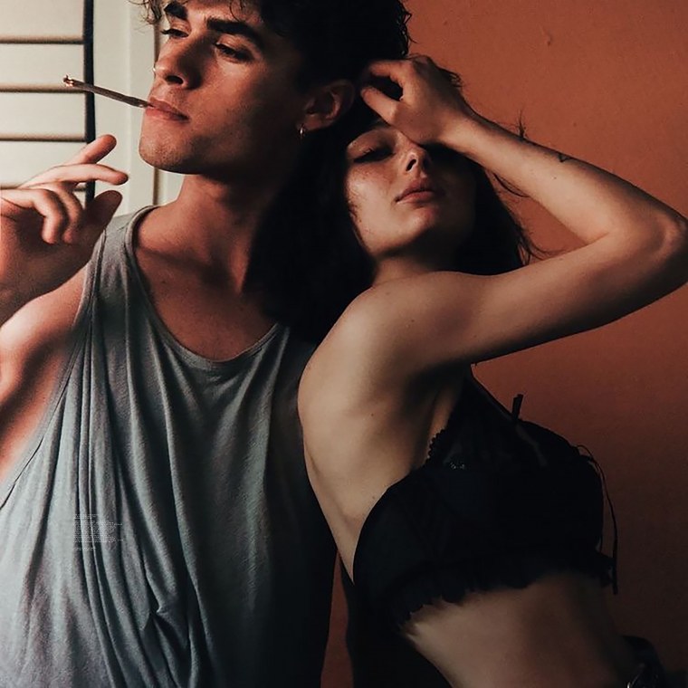 Парень с девушкой эстеькиа