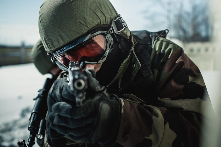 Спецназовец в маске