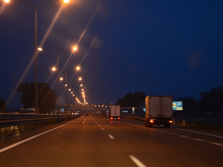 Ночная трасса из машины