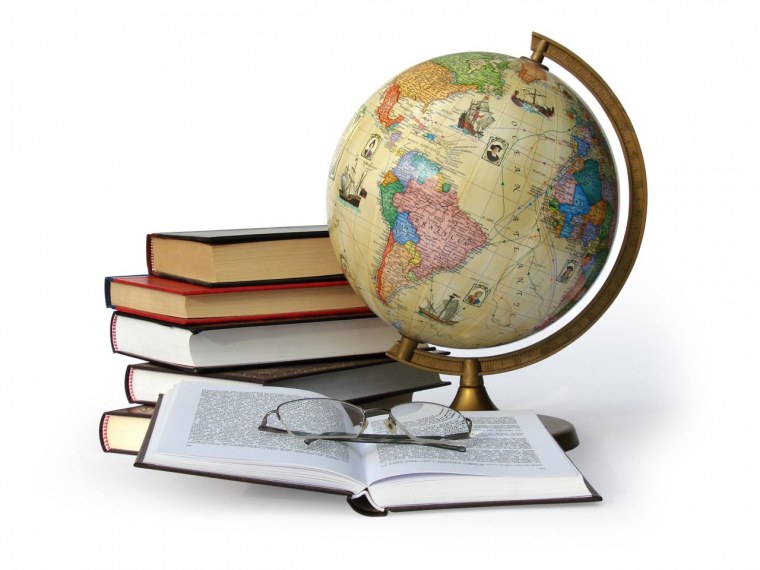 Глобус с книгами
