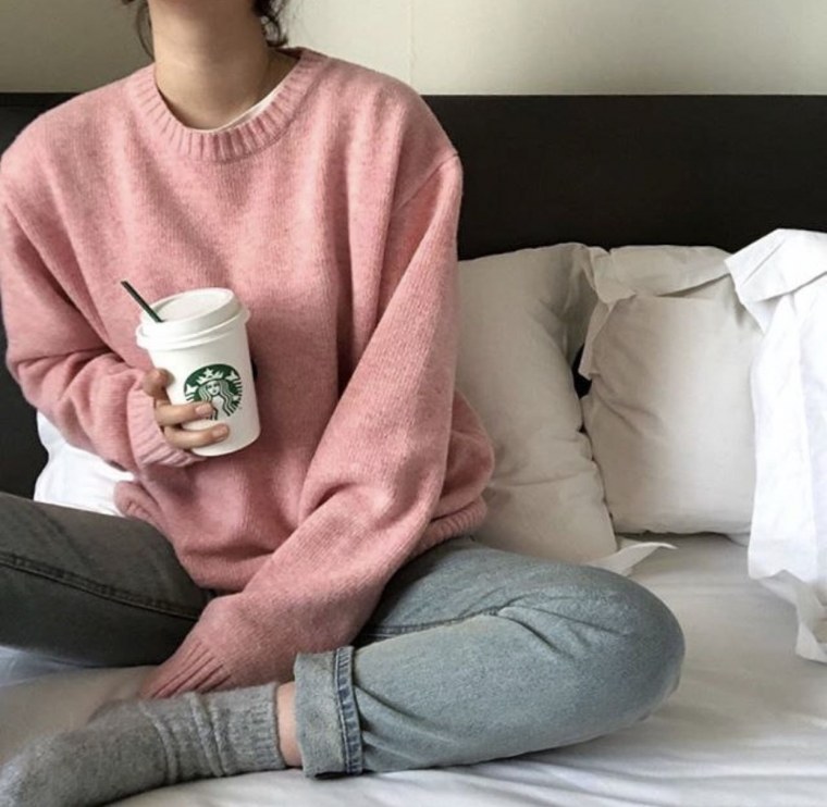 Девушка в толстовке Эстетика