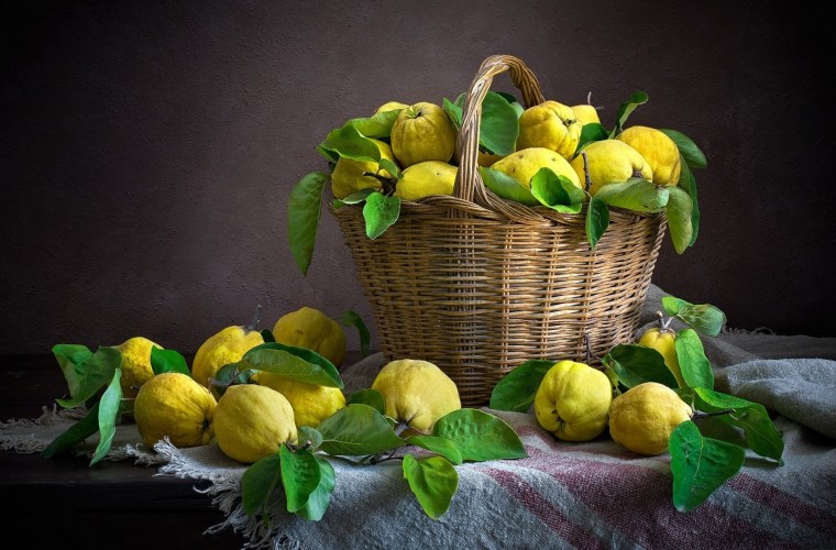 Натюрморт с лимоном