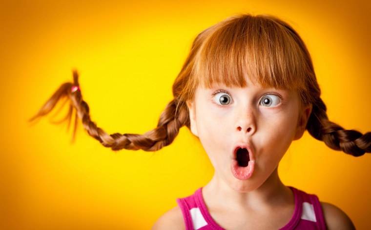 Удивленная девочка