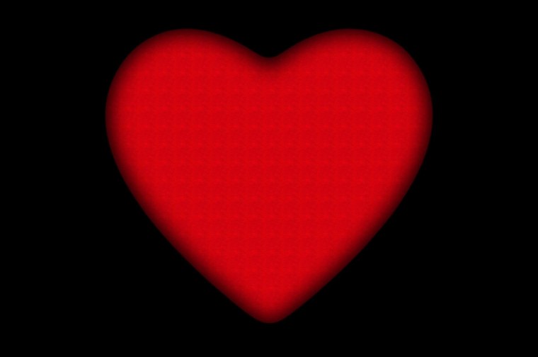 Красное сердце на черном фоне