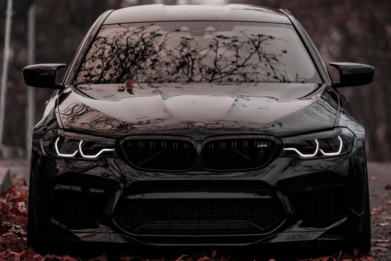 BMW f90 черная