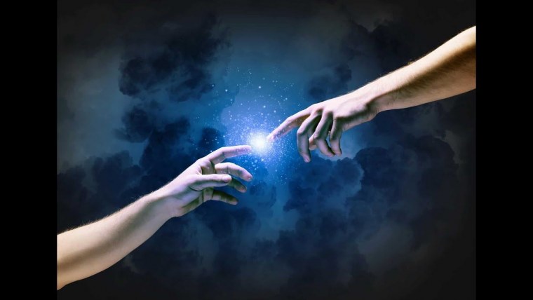 Руки тенуться к друг другу