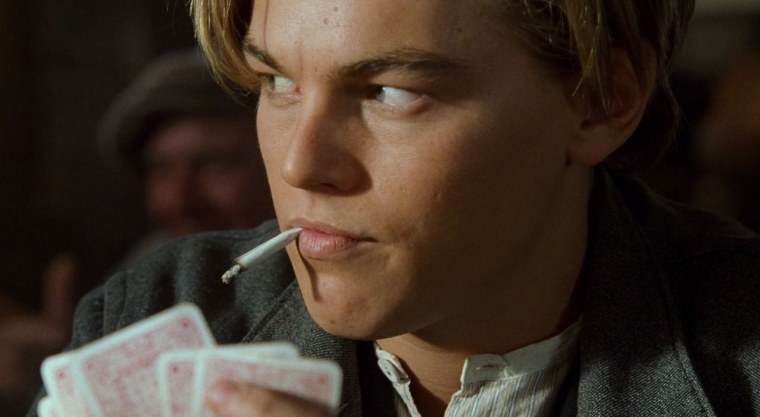 Леонардо ди Каприо курит
