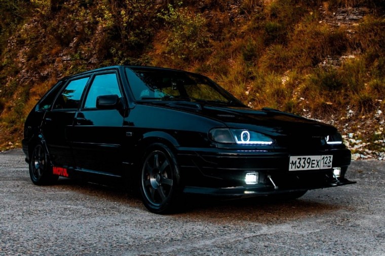 ВАЗ 2114 черный тюнингованный