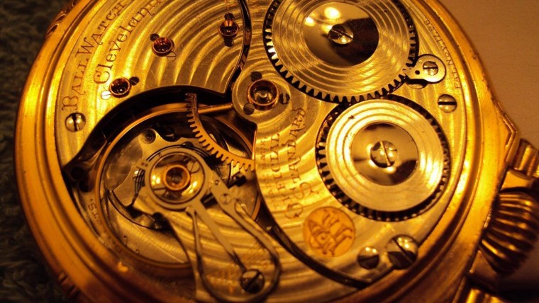 Красивый механизм часов
