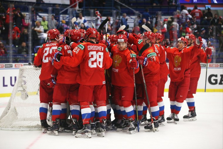 Наши выиграли в хоккей