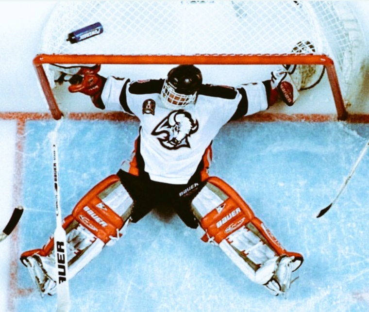 Девушка хоккеиста