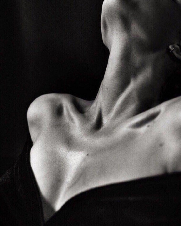 Красивая шея девушки