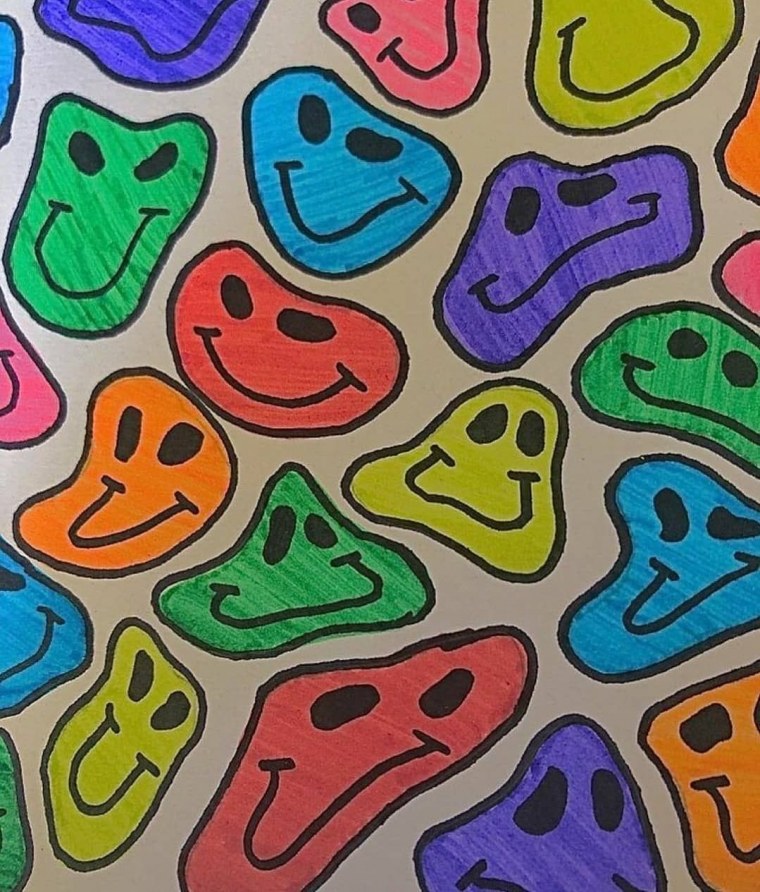 Эстетичные обои со смайликами