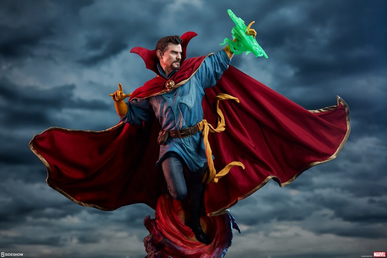 Доктор Стрэндж в полный рост